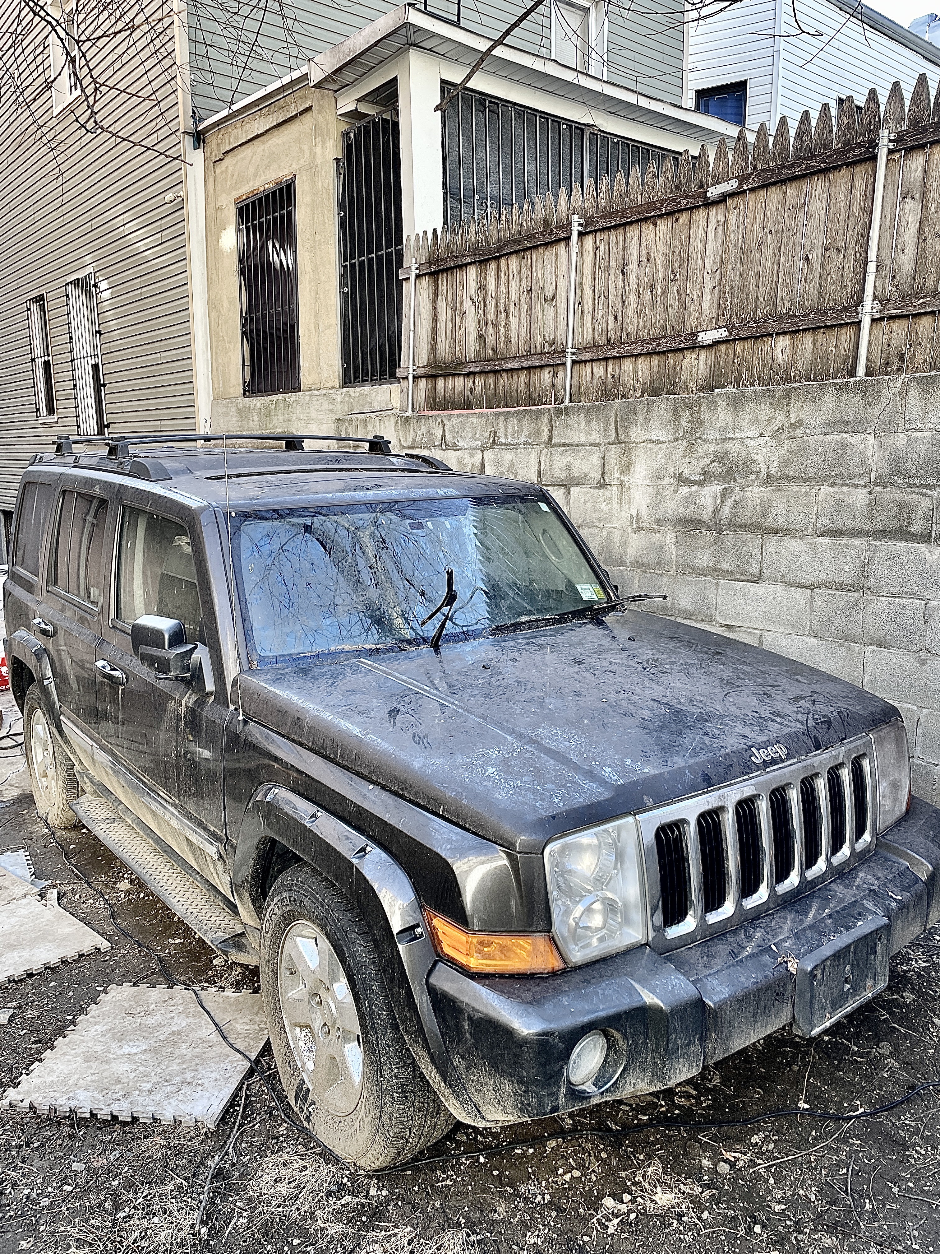 Dirty Jeep Commander exterior before detail